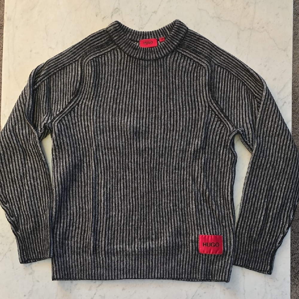 HUGO Gray Crewneck Sweater with Ribbed Knit
